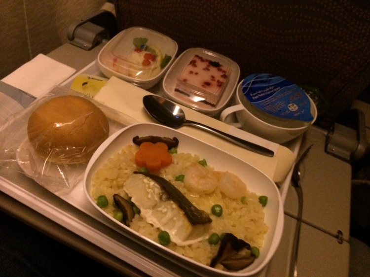 エミレーツ航空の機内食の写真1