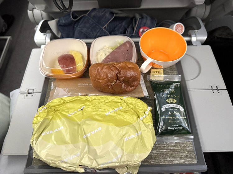 エバー航空の機内食の写真2